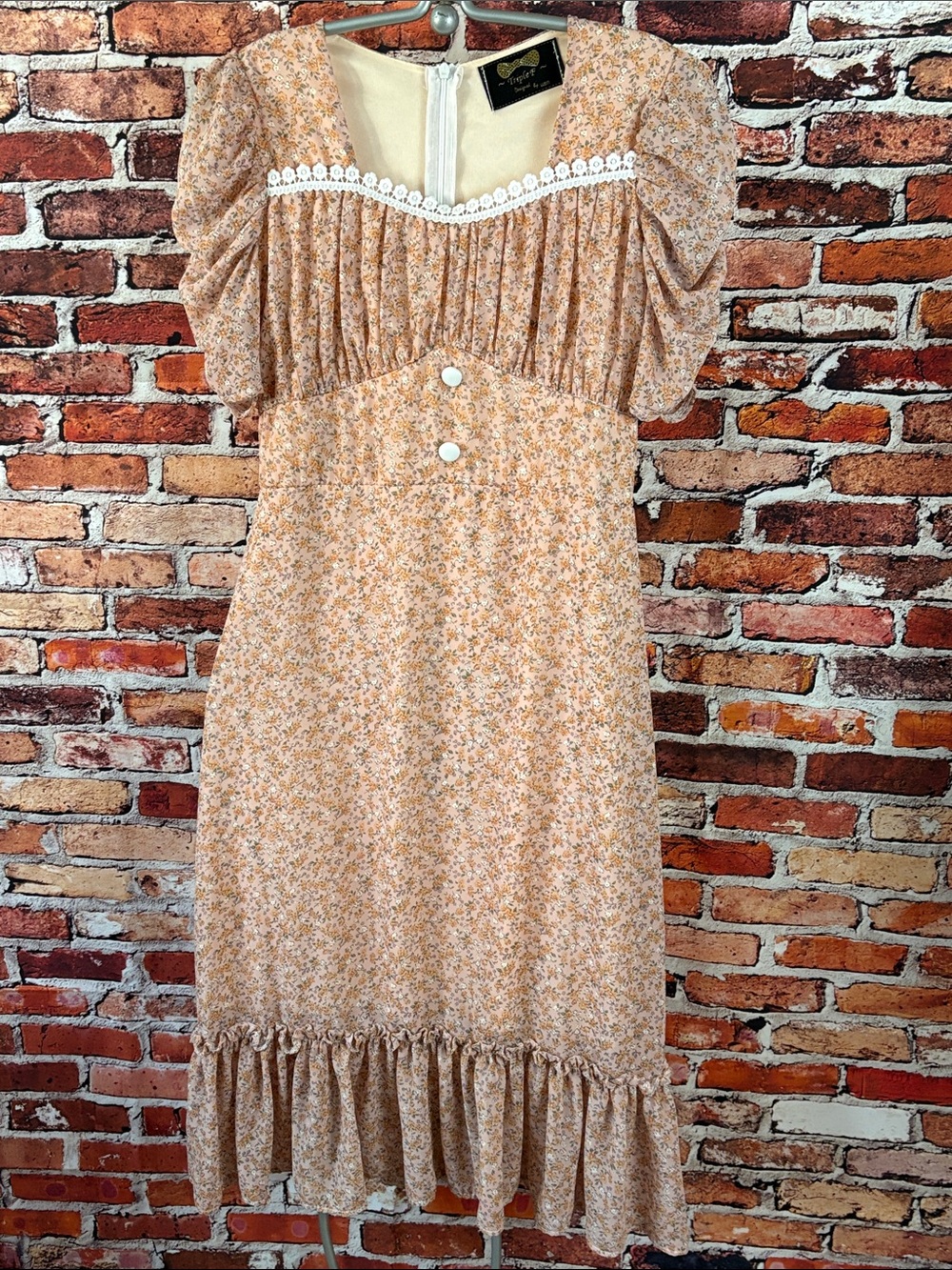 Vintage-Inspired Peachy Beige Floral Midi Dress with Puff Sleeves Size S/M